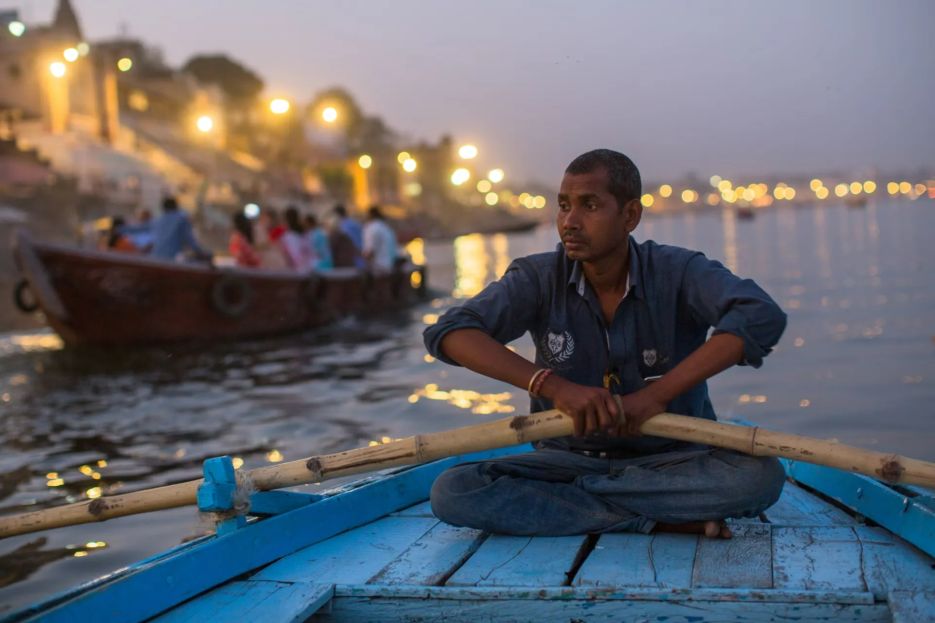 ¿Lo primero que deberías hacer en Varanasi? Contrate un barco para salir en el Ganges. Shutterstock